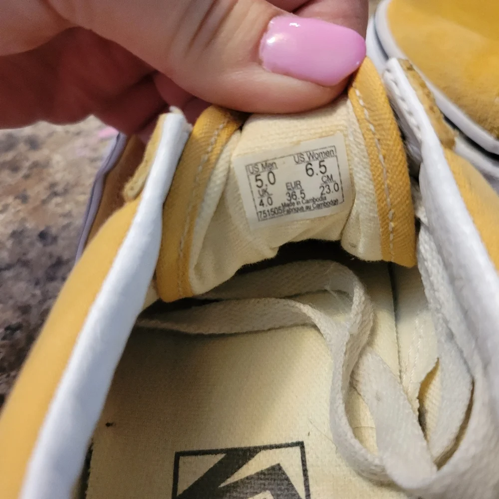 Vans Unisex size 5 men 6.5 Women Yellow shoes suede